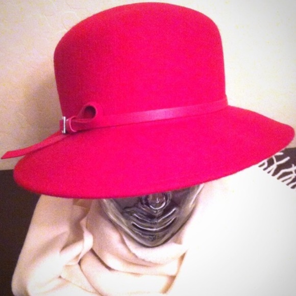 Nine West Accessories - 🎉HP2X🎉 Nine West Red Wool Hat